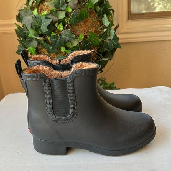 Chooka Black Slip On Waterproof Winter Boots Textured Sole Women’s Size 6 EUC - Picture 4 of 12